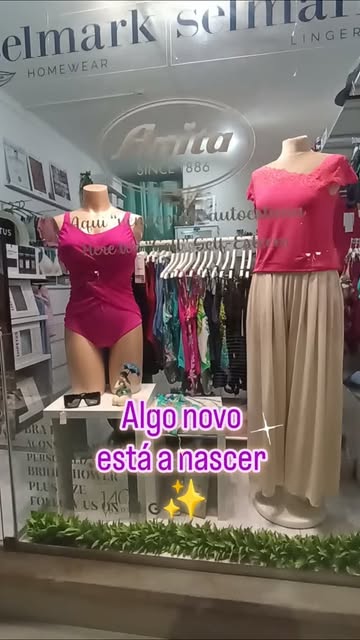 Montra da loja com fatos de banho Selmark